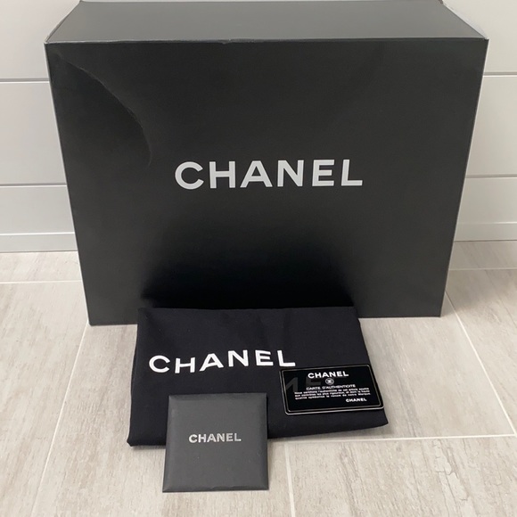 Chanel Grand Shopper - Picture 9 of 16